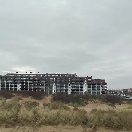 Recent Vernieuwd Met Zeezicht En Gratis Parkeerplaats Appartamento